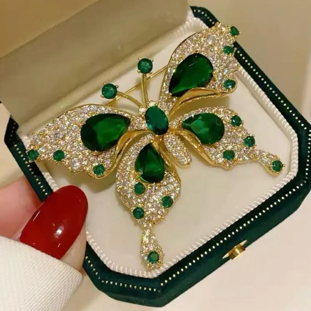 Elegant Emerald Crystal Butterfly Brooch Classic Fashion Womens Gold Pin New